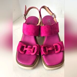 Softwaves Bree hot pink chanky platform lug sole suede leather sandals